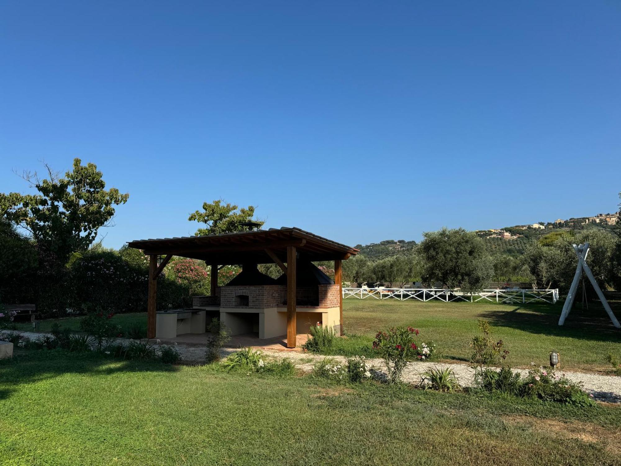 קסטנייטו קרדוצ'י Agriturismo La Valle - By Podere Arundineto מראה חיצוני תמונה